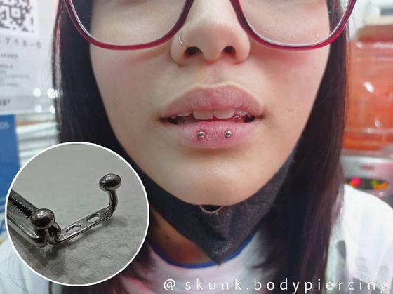 piercing hecho por León · Skunk Body Piercing, Montevideo