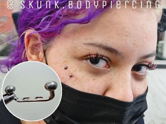 piercing hecho por León · Skunk Body Piercing, Montevideo