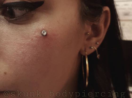 piercing hecho por León · Skunk Body Piercing, Montevideo