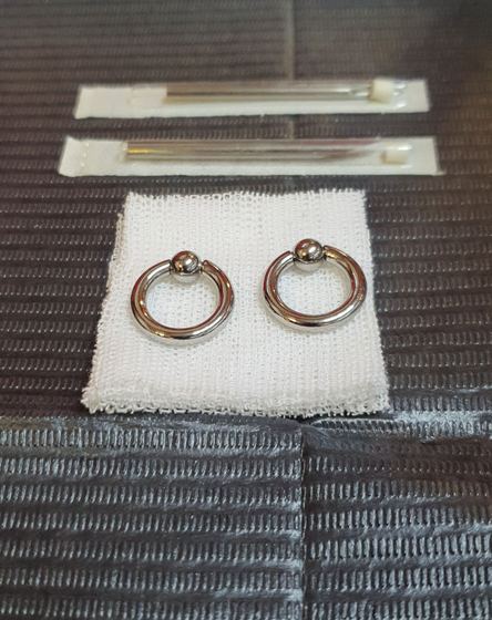 joyería para piercing · titanio y acero