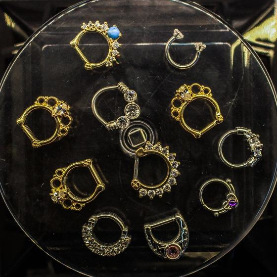 joyería para piercing · titanio y acero