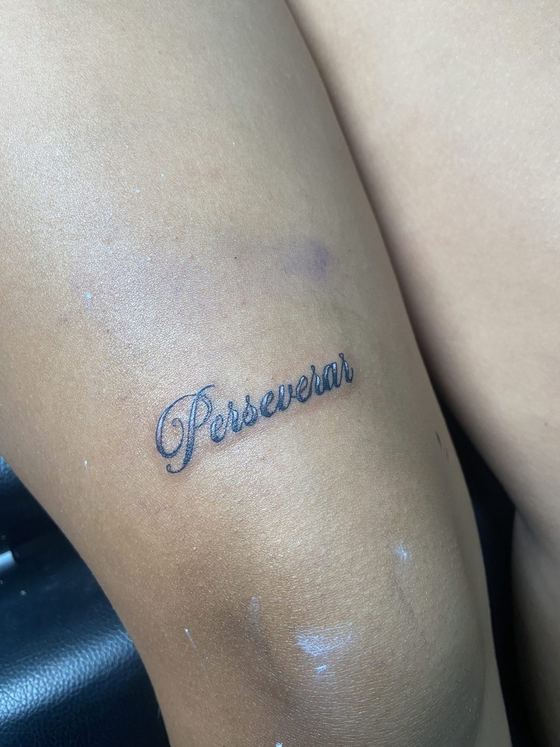 Lettering Perseverar en fine line, brazo